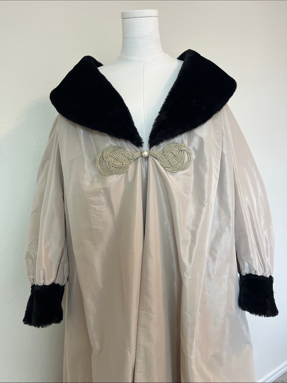 Cris Barros Limited Champagne Maxi Cape Fur Trim Coat Size 36 Small